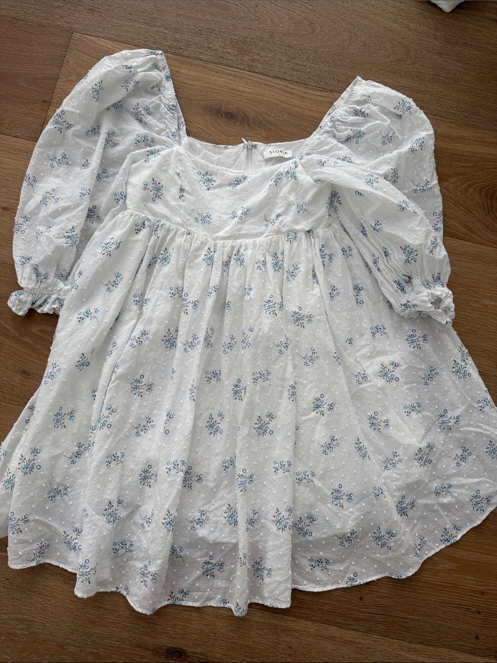 Storia White Mini Dress with Blue Floral Print - Picture 2 of 4
